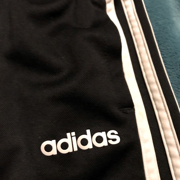 Boys adidas joggers pants size 5T. - Picture 2 of 2